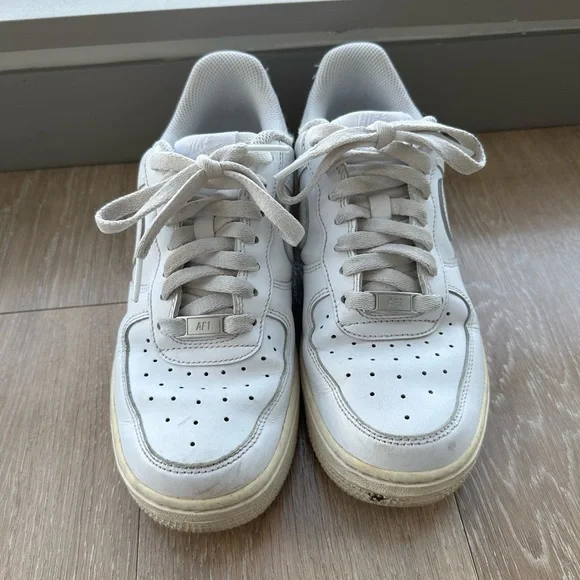 White Nike Air Force 1 (Women’s 7) - Picture 2 of 5